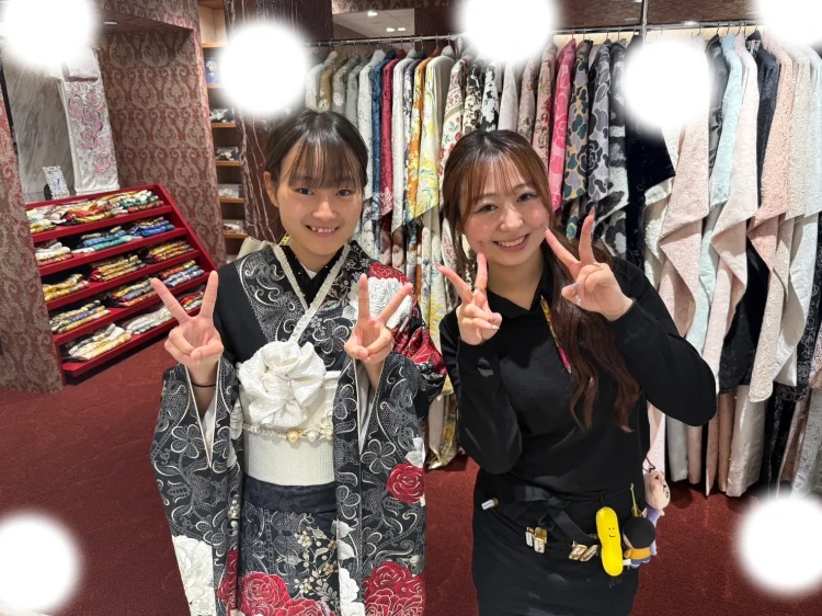TAKAZEN東京表参道店Flagshipでオリジナルローズのお振袖でフォトプランをご契約いただいたお嬢様のご紹介。