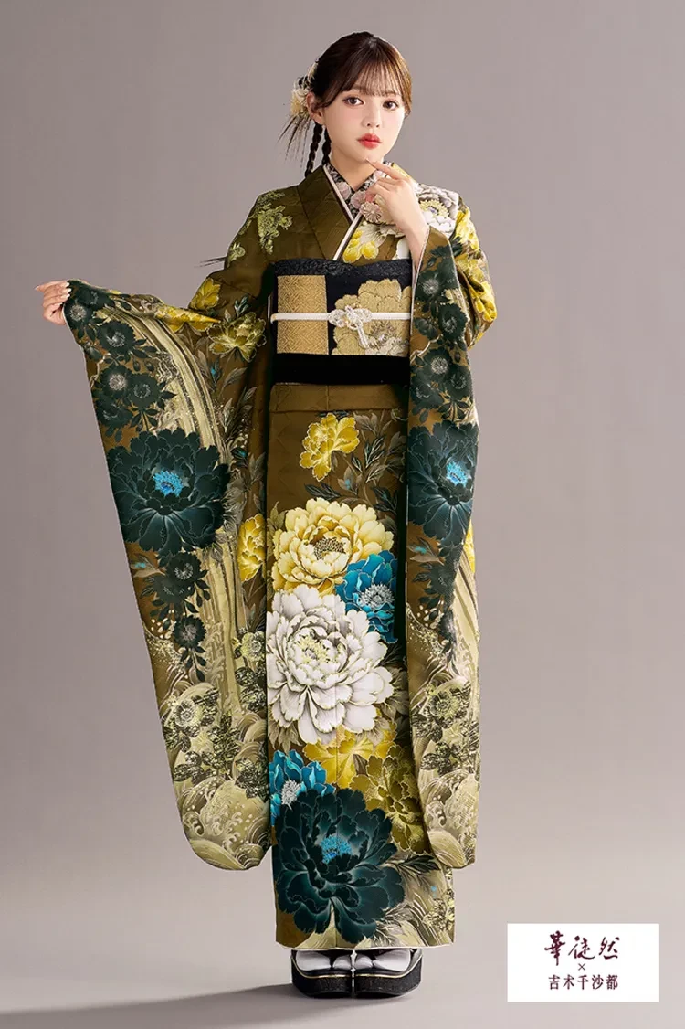 TAKAZENのレンタル振袖 華徒然×吉木千沙都ブランド振袖 カーキ ダスティーカラー 牡丹柄 大人っぽい 渋い【通販可】K1351