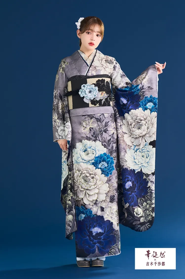 TAKAZENのレンタル振袖 華徒然×吉木千沙都ブランド振袖 グレー/青 ダスティーカラー 牡丹柄 大人っぽい きれいめ【通販可】K1352