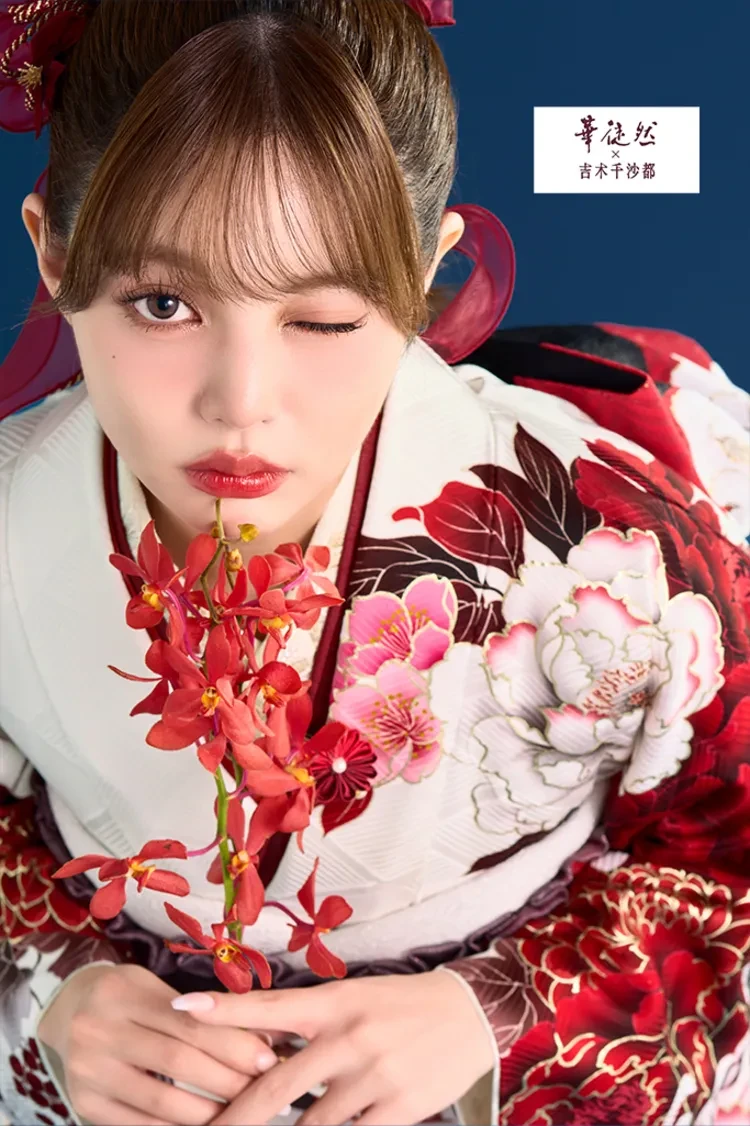 TAKAZENのレンタル振袖 華徒然×吉木千沙都ブランド振袖　白赤　牡丹柄　華やか　王道古典振袖　上品【通販可】K1357