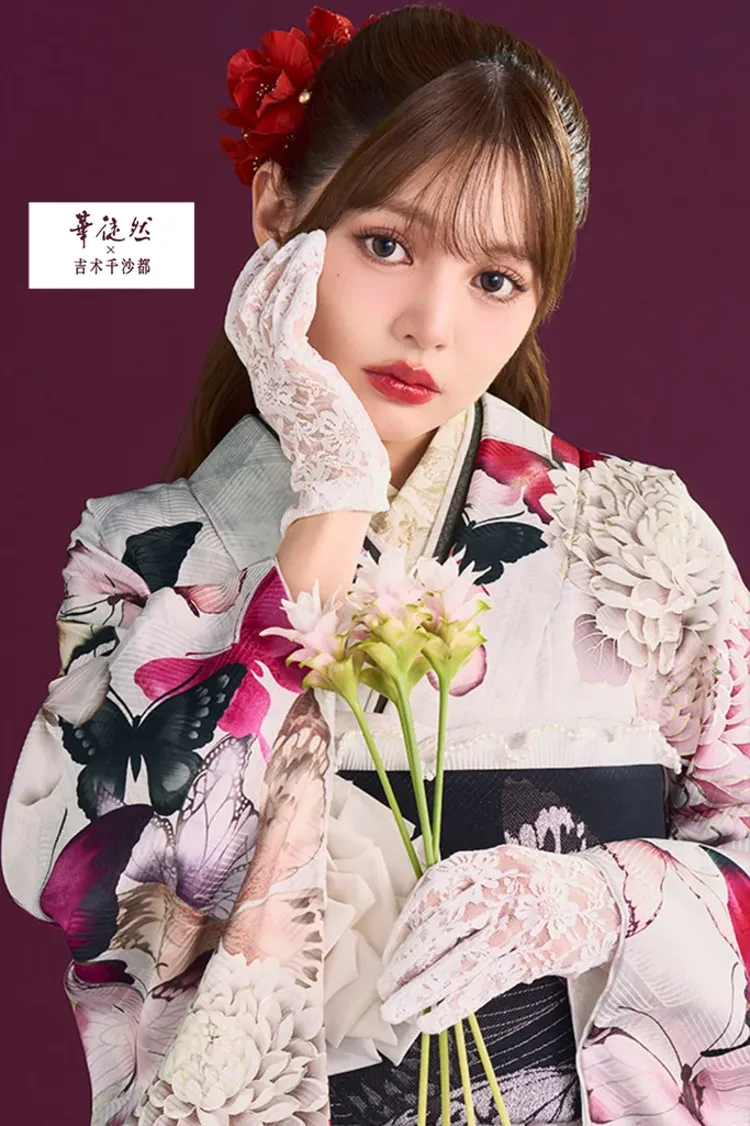 華徒然×吉木千沙都ブランド振袖 白地/ラベンダー 菊柄/蝶々柄 華やか