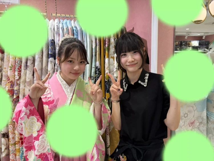 2027年卒業のピンクのバラの袴の可愛い姫ちゃん。