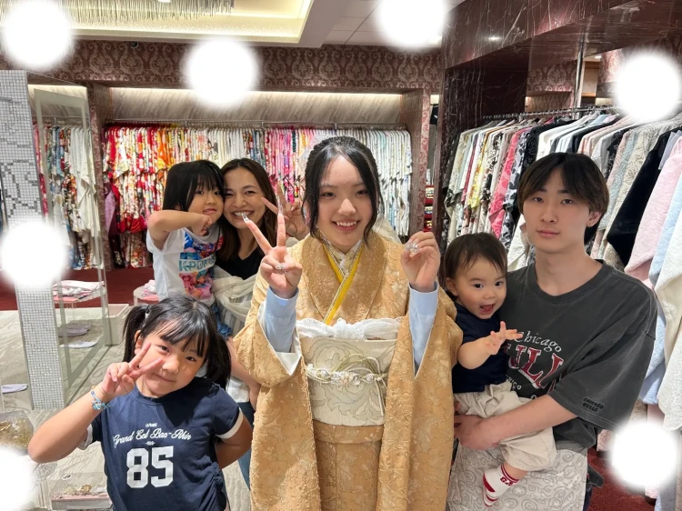 TAKAZEN東京表参道店Flagshipで黄色の総レースのお振袖をご契約頂いたお嬢様のご紹介。