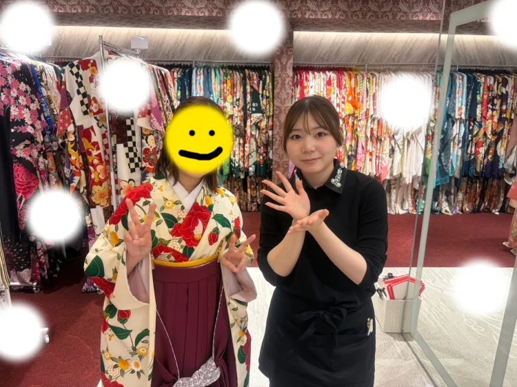 TAKAZEN東京表参道店Flagshipでクリーム色のレトロ古典の袴をご契約いただいたお嬢様のご紹介。