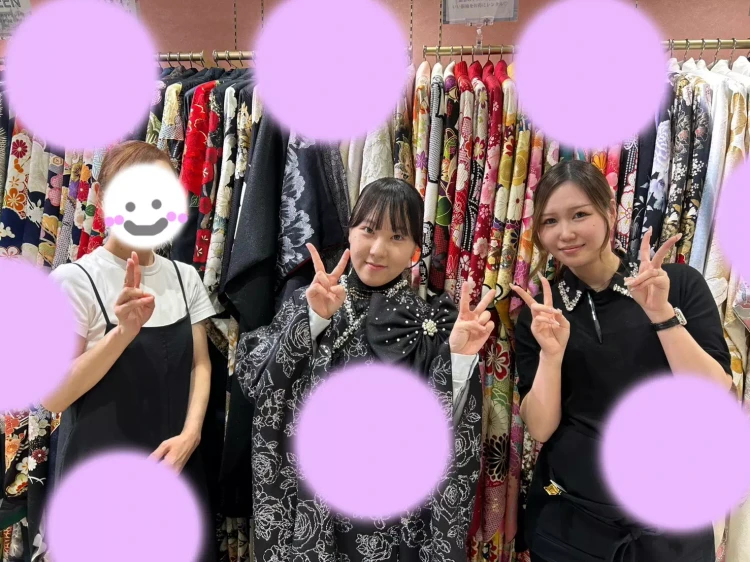 TAKAZEN姫路店のシュシュの黒いグリッターのお振袖の姫ちゃん。