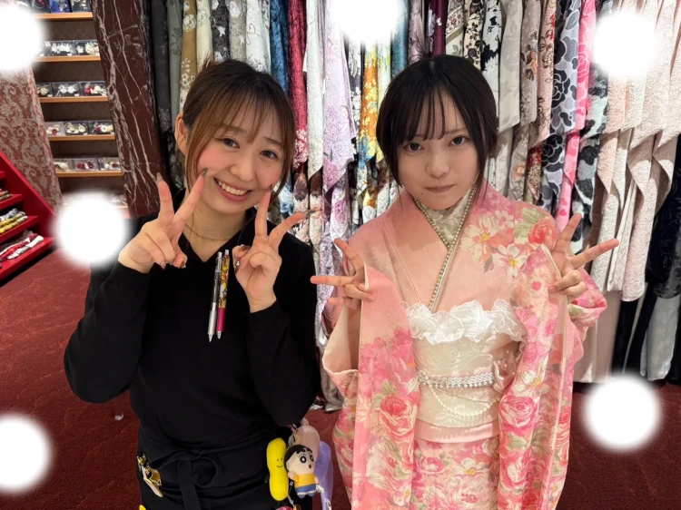 TAKAZEN東京表参道店Flagshipでピンクで可愛いリズリサのお振袖をご契約いただいたお嬢さまのご紹介