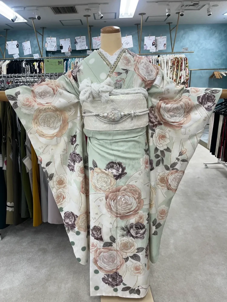 TAKAZEＮオリジナルヘップバーンミントカラーお振袖のコーデ