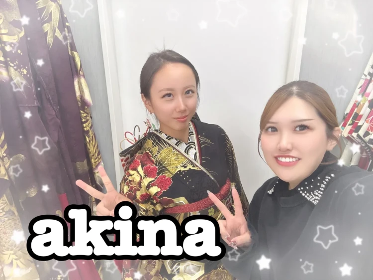 TAKAZEN橿原店でジャパンモードの鯉柄黒色振袖をご契約されたお客様の写真