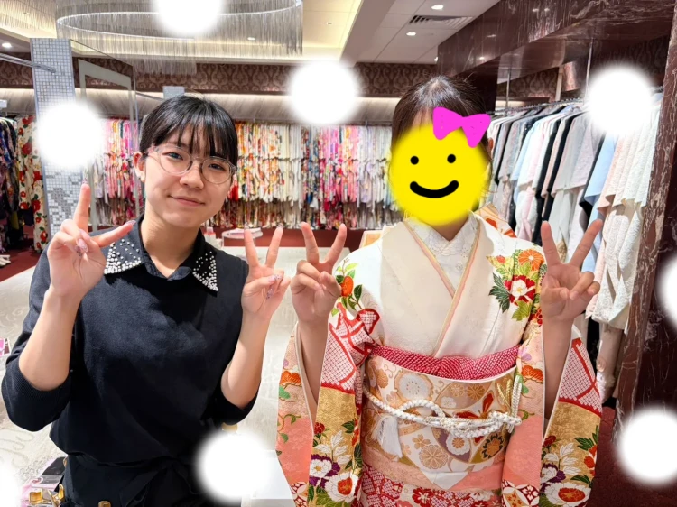TAKAZEN東京表参道店Flagshipでプレミアム古典柄の吉澤織物のお振袖を2028年成人式でご契約いただいたお客様の紹介。
