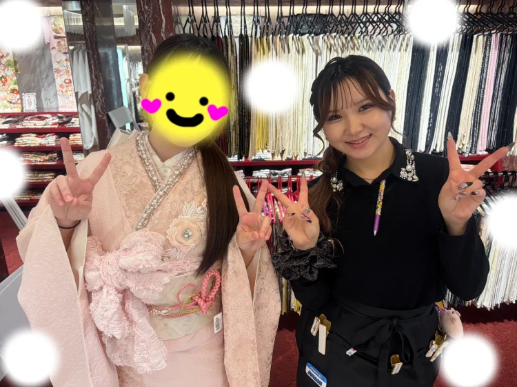 TAKAZEN東京表参道店Flagshipでヘップバーンシリーズのミニョンのピンク振袖を2028年成人式レンタルでご契約いただいたお客様のご紹介