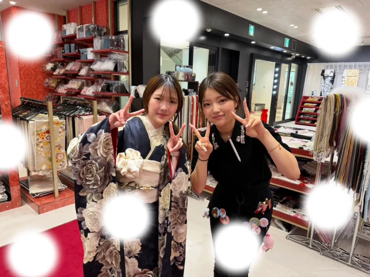 成人式　振袖レンタル　大阪梅田　紺色振袖　くすみガーリー振袖　バラ柄