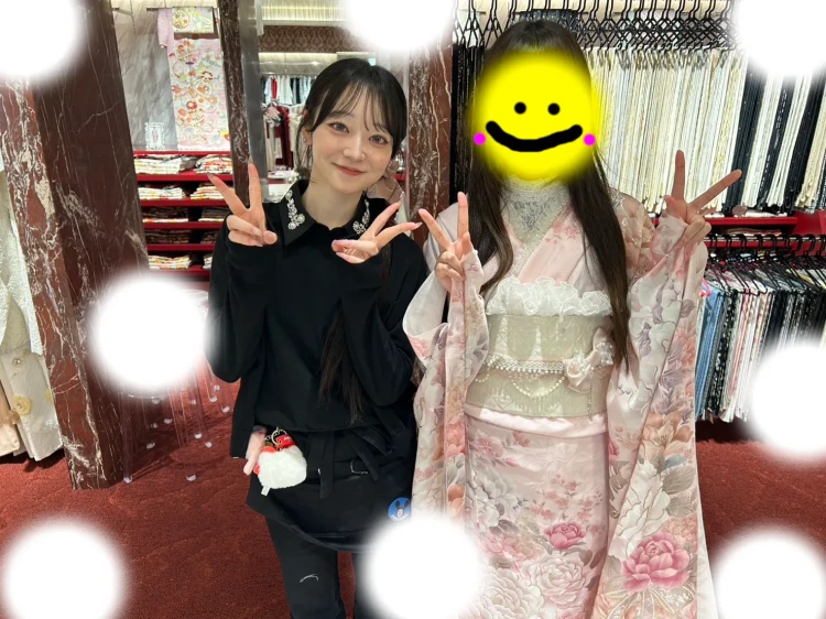 TAKAZEN東京表参道店Flagshipでピンク色のキュートガーリーの振袖をレンタルでご契約いただいたお客様の紹介。
