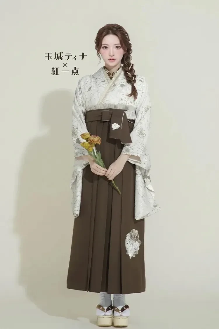 卒様式　袴レンタル　大阪梅田　袴人気なショップ　くすみカラー袴