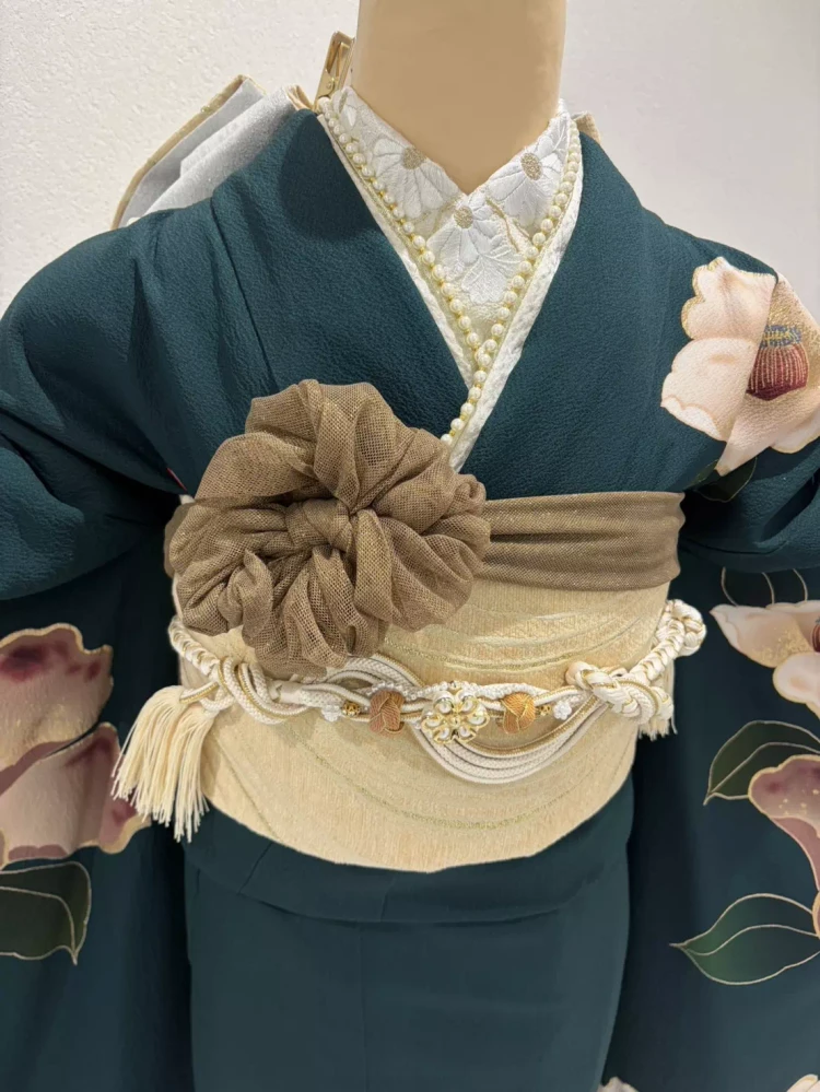 姫路で成人式お振袖をレンタルするならTAKAZEＮ姫路店。レトロ古典振袖