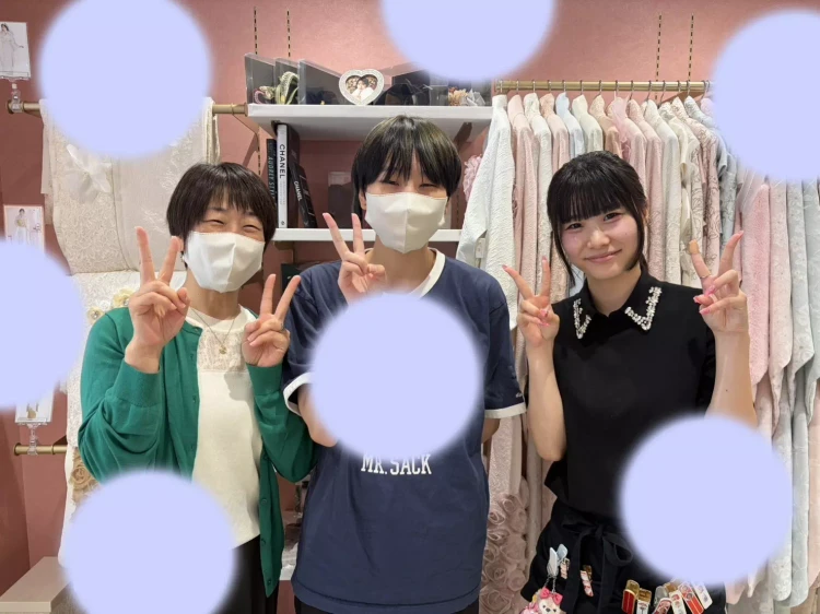姫路で成人式お振袖をレンタルするならTAKAZEＮ姫路店。紺色古典柄振袖に決定のお嬢様