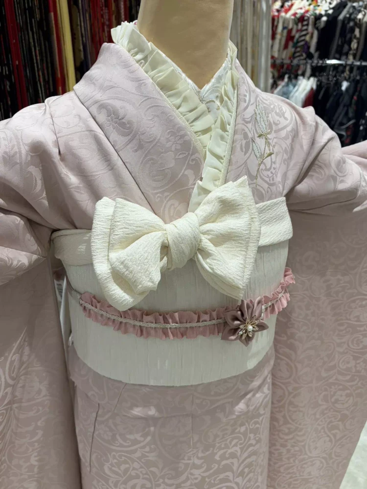 TAKAZEN姫路店のくすみピンクの薔薇の刺繡の入ったヴィンテージ振袖