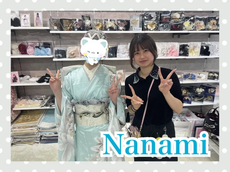 TAKAZEN奈良店でくすみカラーの水色振袖をご契約されたお客様の写真