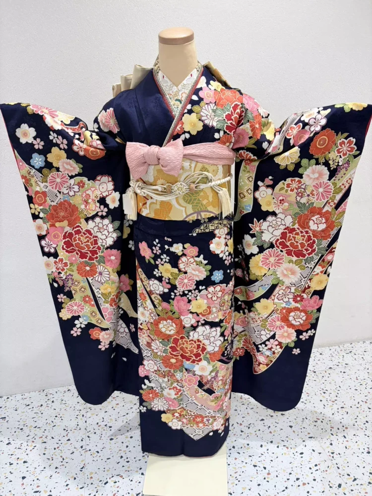 紺色の正統派古典振袖をご紹介