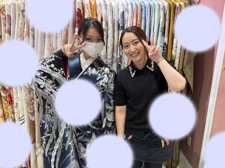 姫路で成人式お振袖をレンタルするならTAKAZEＮ姫路店。黒白の鳳凰振袖のお嬢様