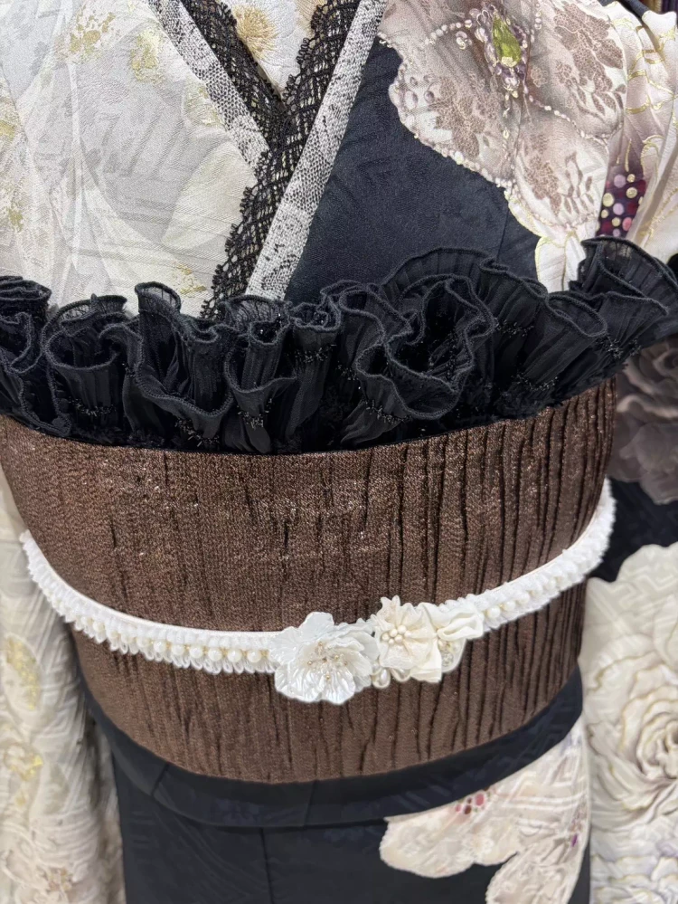 黒×クリームのいまどきでオシャレなくすみカラーのお振袖紹介