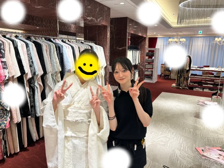 TAKAZEN東京表参道店Flagshipでレンタルできるオリジナルの白いモコモコのお振袖をご契約いただいたお嬢さまのご紹介