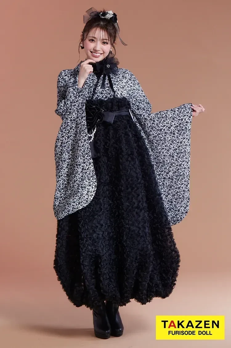 モノトーン黒のシフォンバルーン袴