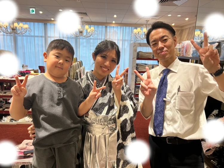 TAKAZEN東京表参道店Flagshipでヒョウ柄にシルバーの袴をご契約いただいたお嬢さまのご紹介