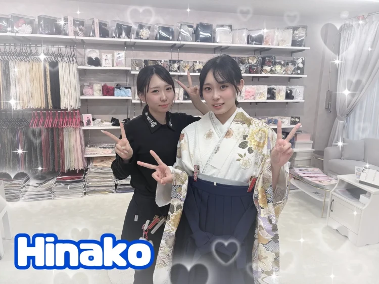 上品な古典柄の袴を着用しているお客様
