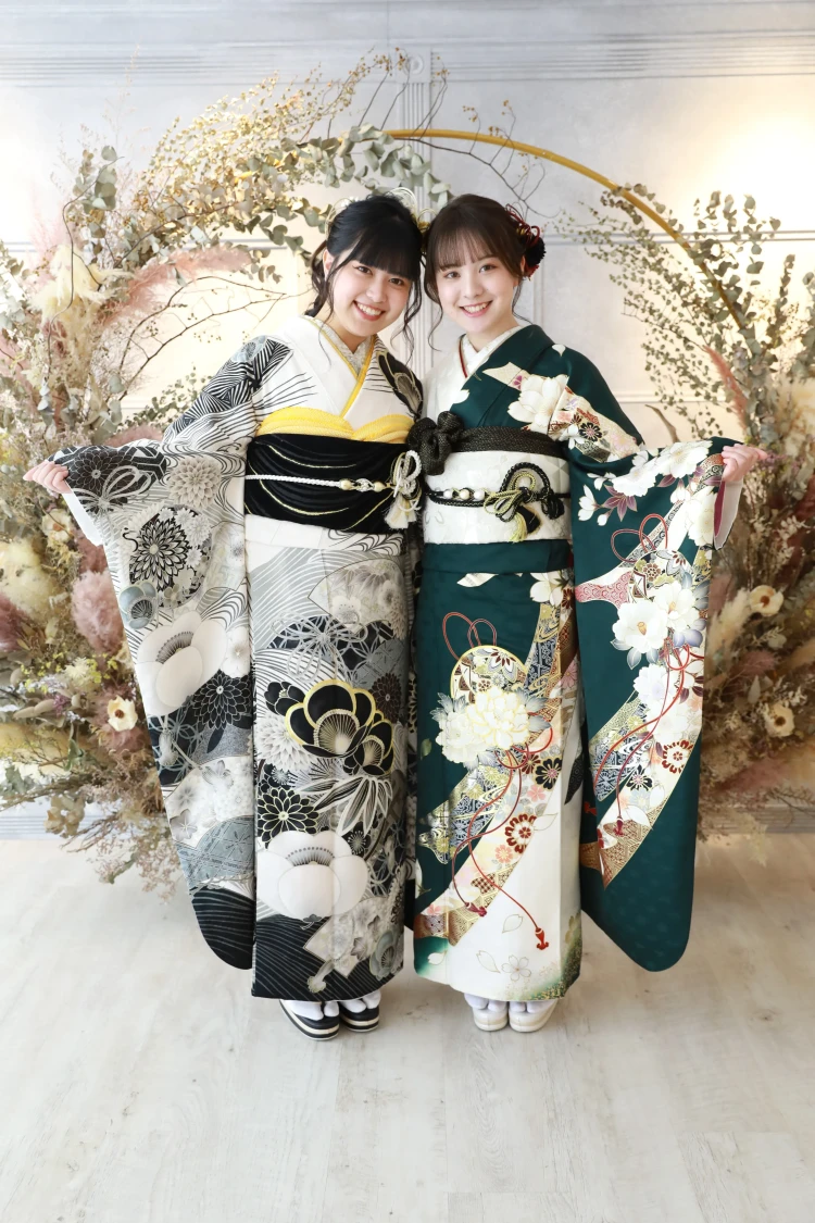 大人気のお友達ショット♡ドライフラワーの背景で可愛らしく