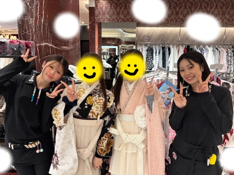 TAKAZEN東京表参道店Flagshipで大人可愛い古典柄の袴とオリジナルのピンクのドレス袴をご契約いただいた友人同士のお客様のご紹介