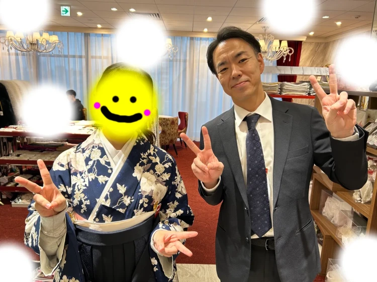 TAKAZEN東京表参道店Flagshipでの紺色の古典袴コーデをレンタルでご契約いただいたお客様の紹介。