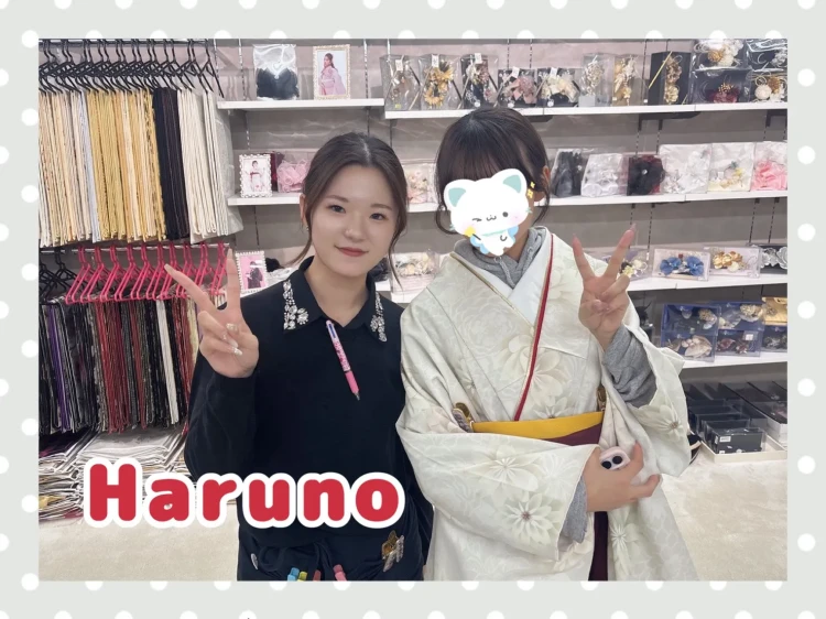 TAKAZEN奈良店でくすみカラーの袴をご契約されたお客様の写真