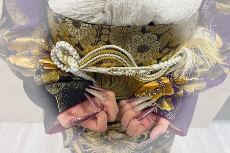 TAKAZEN奈良店で前撮りをしてくれたお嬢様のネイル