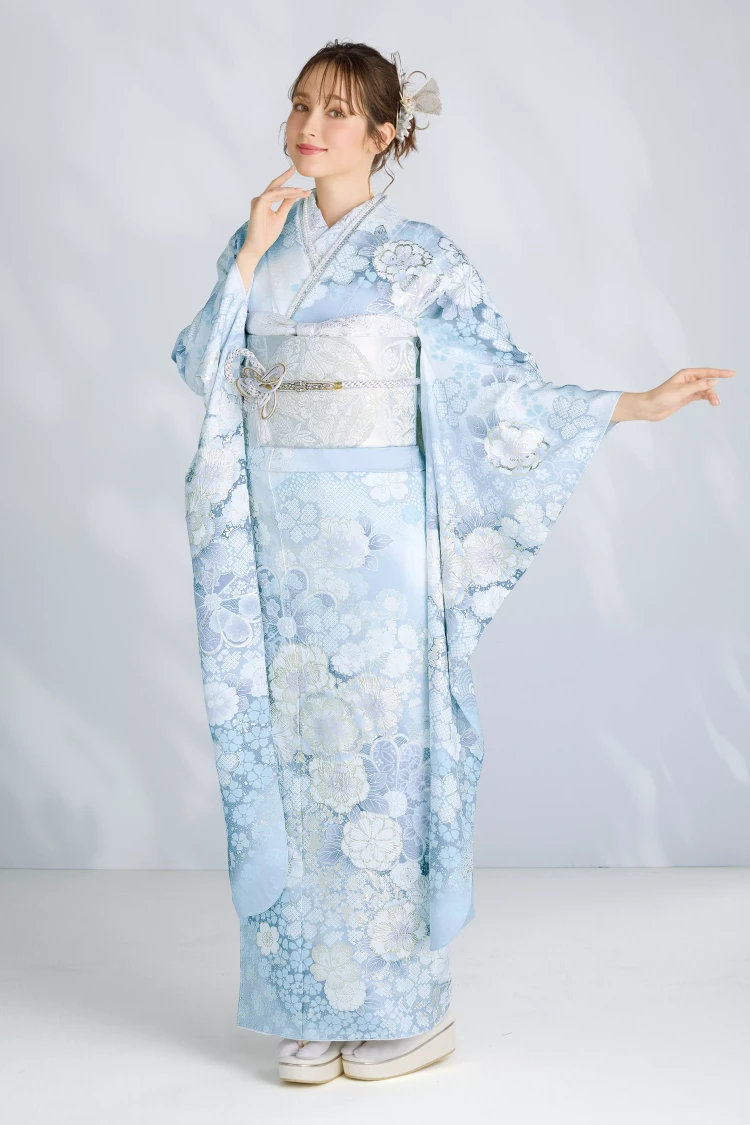 淡い水色が とっても可愛い古典柄振袖
