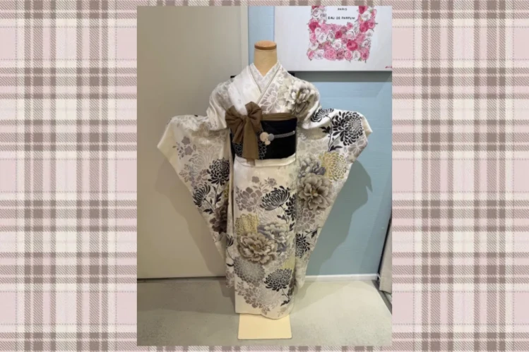 TAKAZENスタッフおすすめくすみお振袖の全身コーディネート紹介