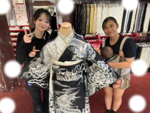 TAKAZEN東京表参道店Flagshipでシルバーの龍デザインのお振袖でフォトプランのご契約いただいたお嬢さまのご紹介。