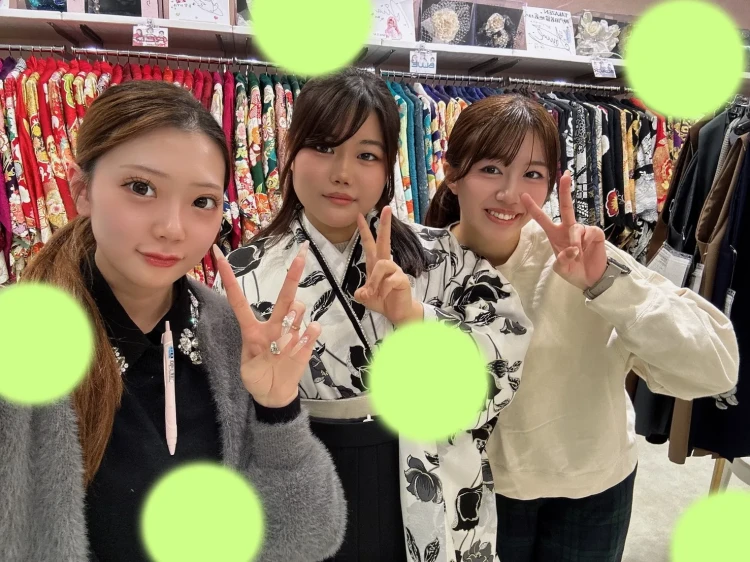 白地小振袖に黒地袴姫ちゃんのご紹介