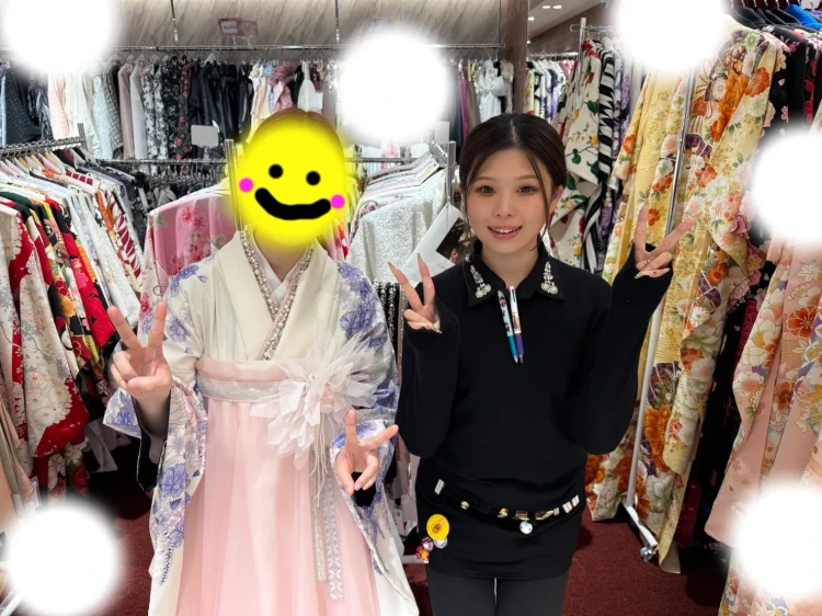 TAKAZEN東京表参道店Flagshipでのピンク色のドレス袴コーデをご契約いただいたお客様の紹介。