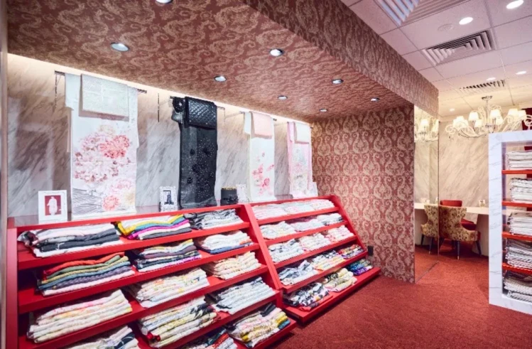 TAKAZEN東京表参道店Flagshipで店内の様子