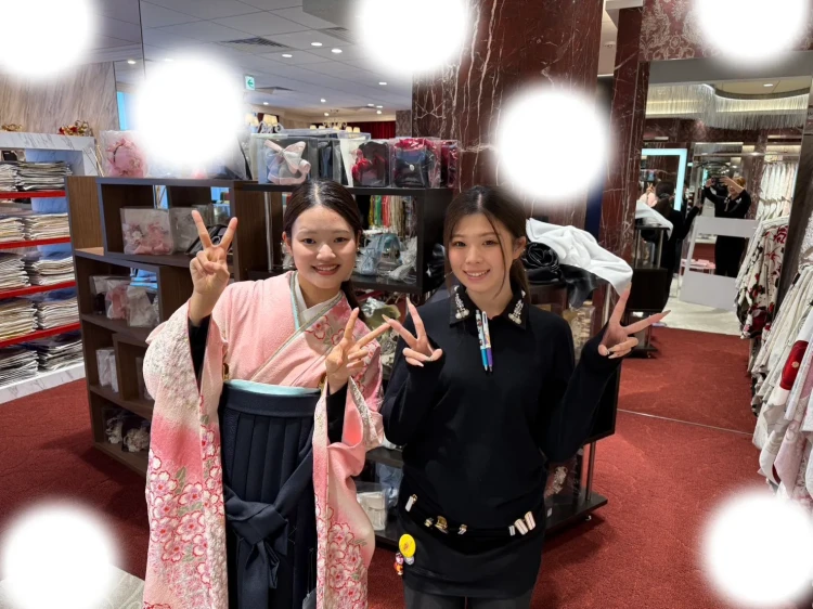 TAKAZEN東京表参道店Flagshipでの紺色の袴をご契約いただいたお客様の紹介。