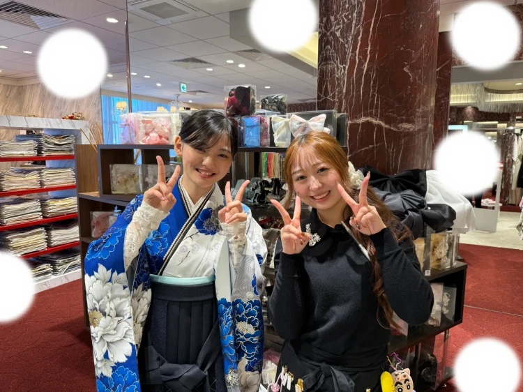 TAKAZEN東京表参道店Flagshipで白青のブランド袴をご契約いただいたお客様の紹介。