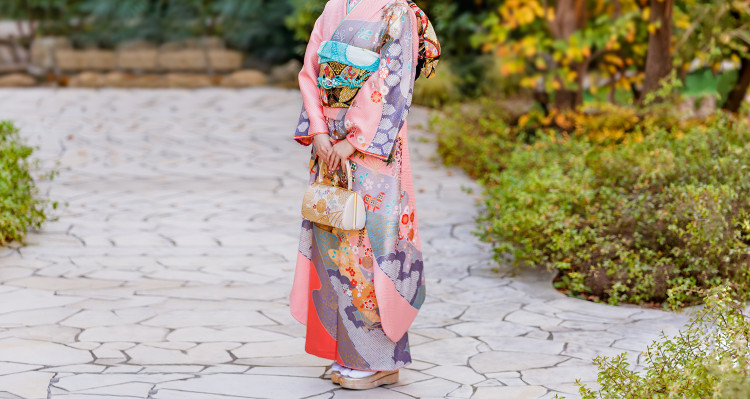振袖を着用した女性