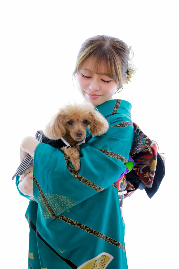 犬を抱っこして撮影できる思い出の一枚のお写真