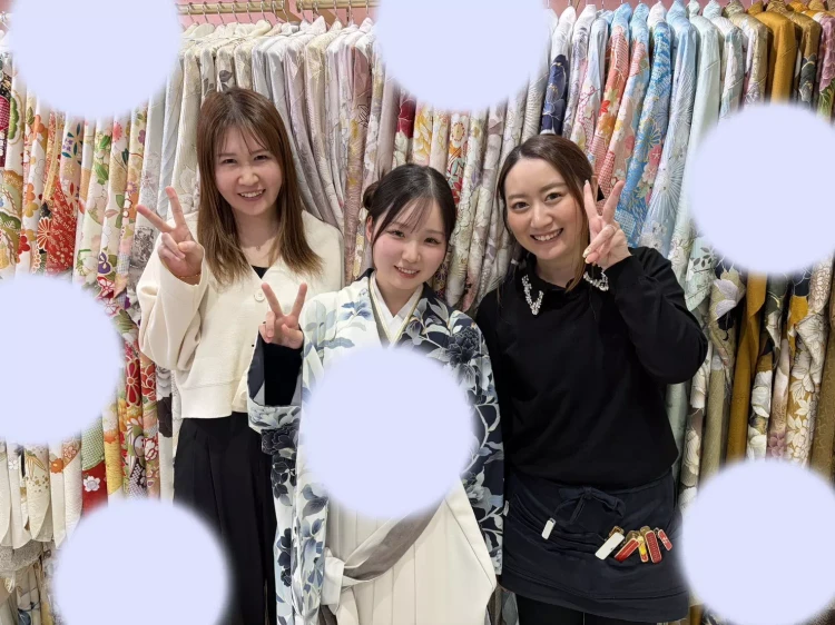 TAKAZEN姫路店の白色と紺色の片身代わりの正統派古典袴