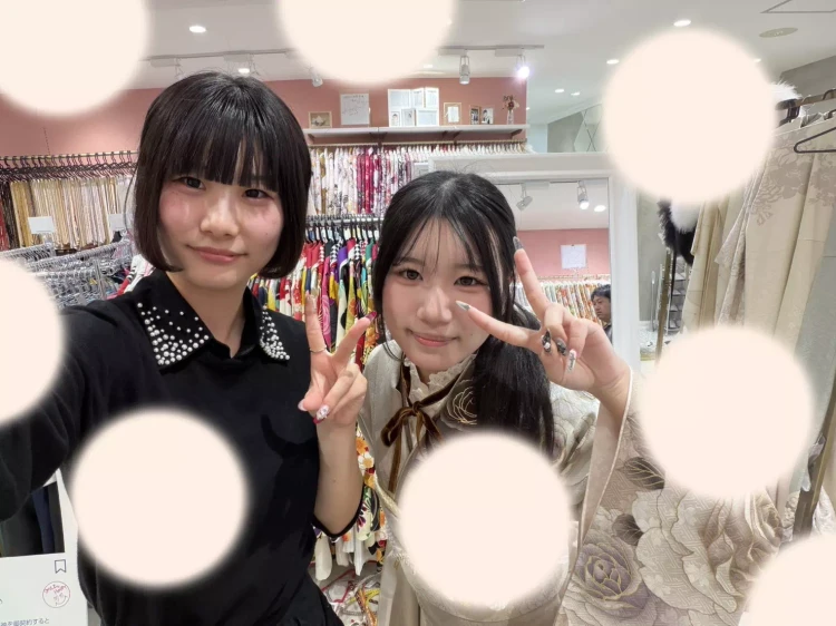 TAKAZEN姫路店の2029成人のくすみからーのベージュのイマドキコーデ