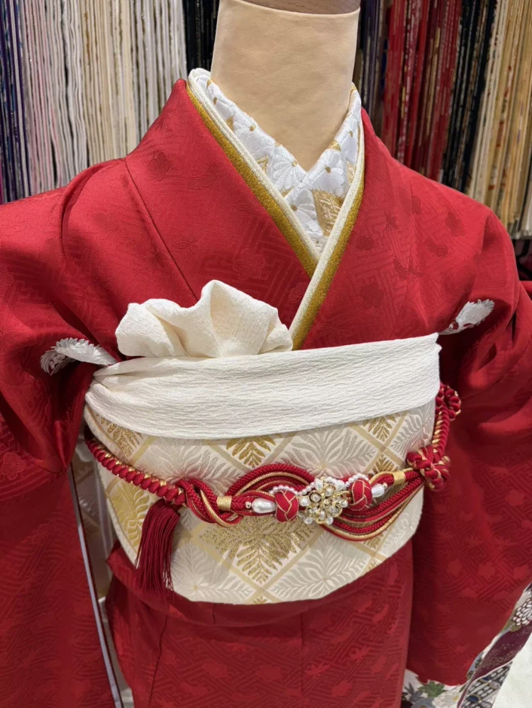 TAKAZEN姫路店の正統派古典赤色振袖