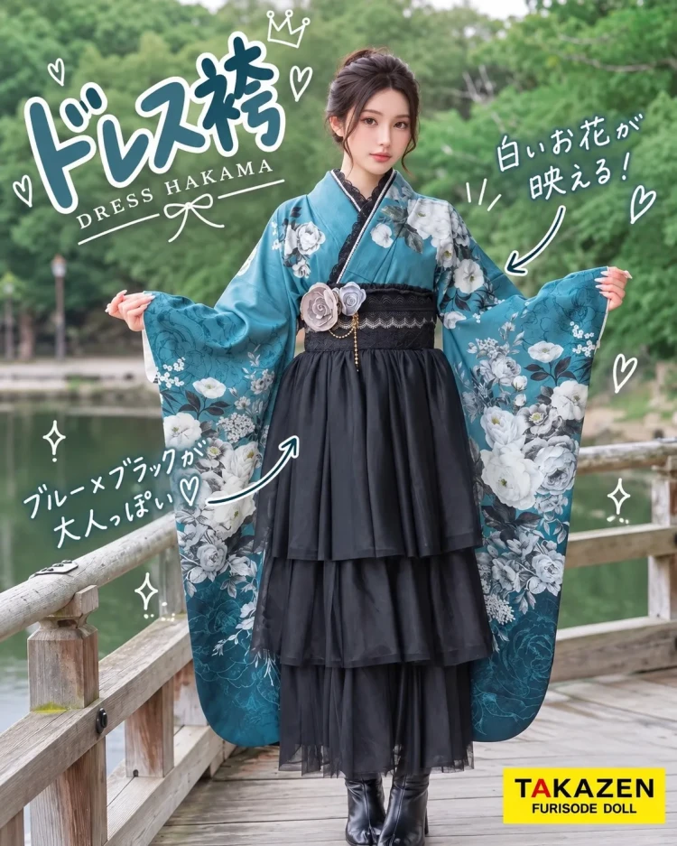 ブルーの花柄着物にブラックのティアードスカートを合わせた大人かわいいドレス袴コーデ｜白い花柄が映えるスタイル