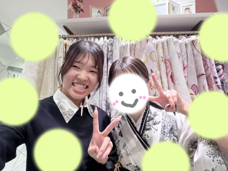 黒のボタニカル風袴の大人オシャレな袴の姫ちゃん。