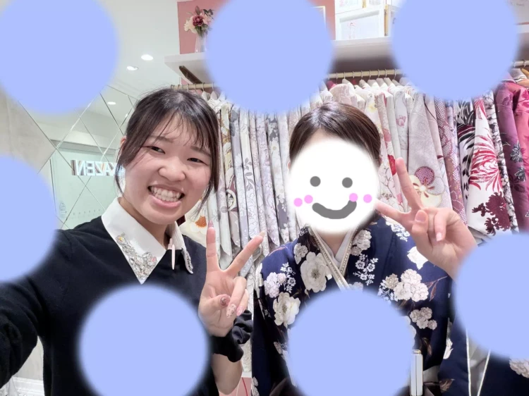 2027年卒業の紺色とブラウンの大人可愛い袴の姫ちゃん紹介。