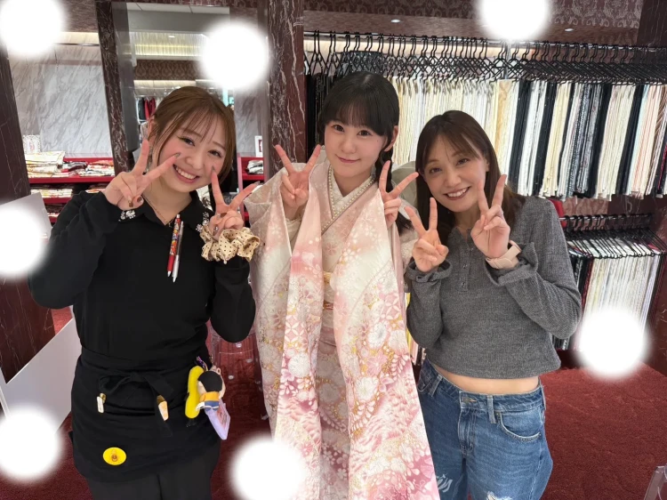 TAKAZEN東京表参道店Flagshipで関芳のピンクのお振袖でフォトプランでご契約いただいたお嬢さまのご紹介